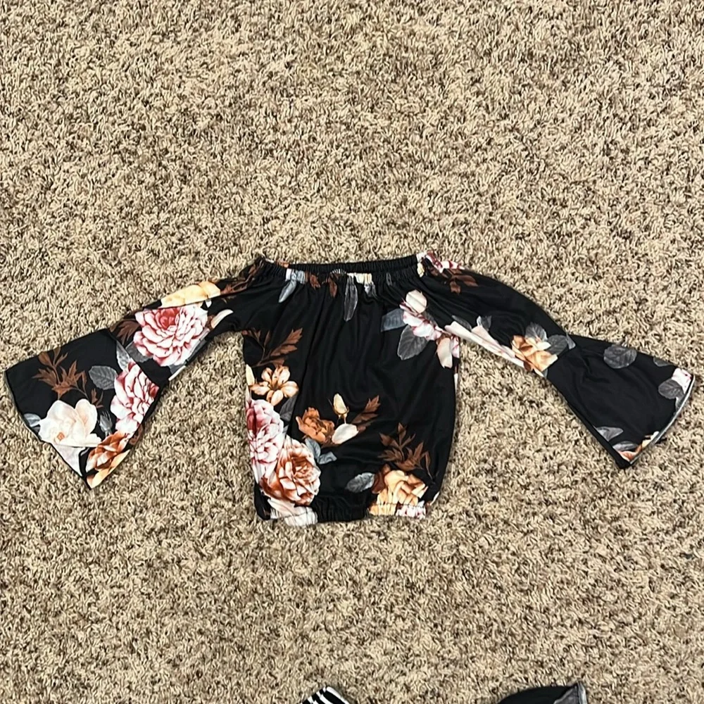 🆑FINAL PRICE‼️ Girls size 4T (110) striped and floral matching set